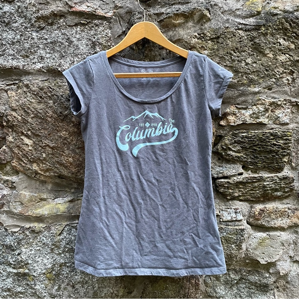 Women’s Columbia T-Shirt Size M